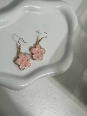 NEW Gold-Trim Pink Flower Drop Earrings - Women Jewelry